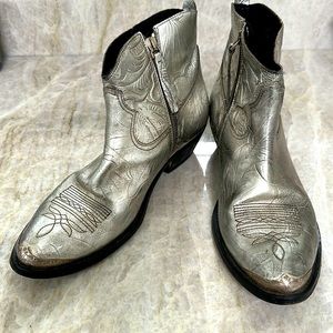 Authentic Golden Goose silver metallic booties EUC Vero Cucio deluxe edition